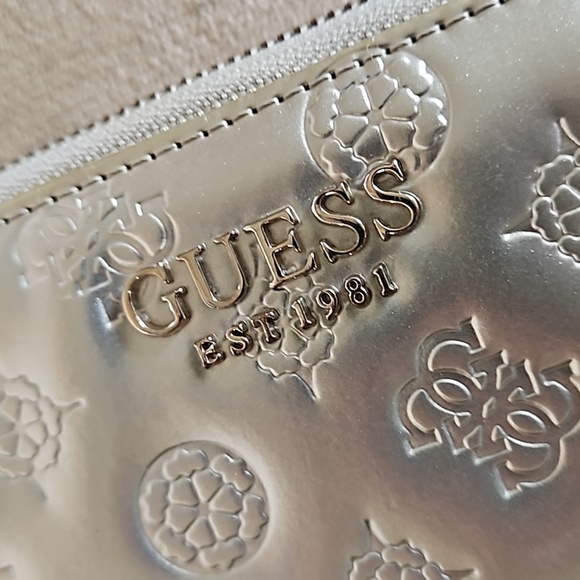 Guess wallet NWOT - Picture 4 of 9